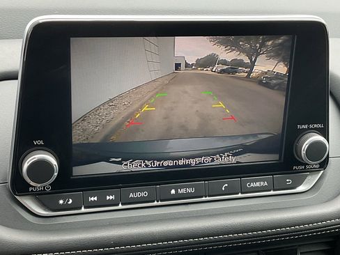 Used 2025 Nissan Rogue S image 30