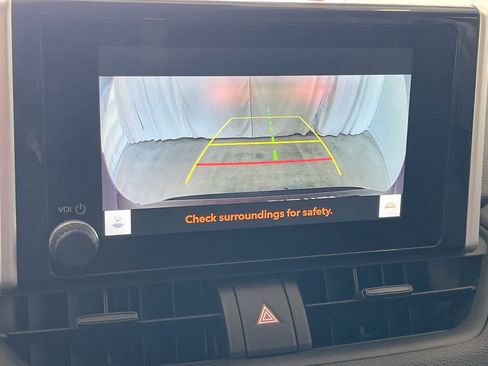 Used 2025 Toyota RAV4 XLE AWD/4WD image 17
