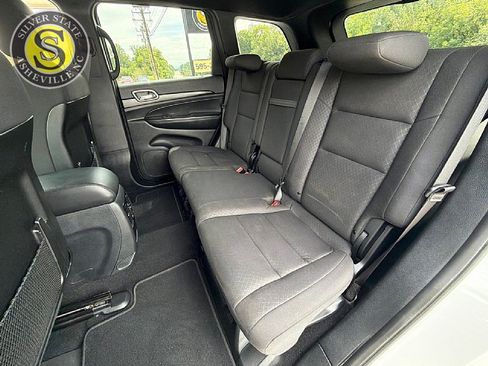 Used 2019 Jeep Grand Cherokee Laredo AWD/4WD image 14