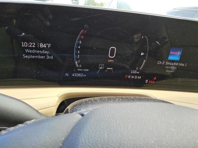 Used 2024 Cadillac XT4 Premium Luxury w/ Cold Weather Package FWD image 17