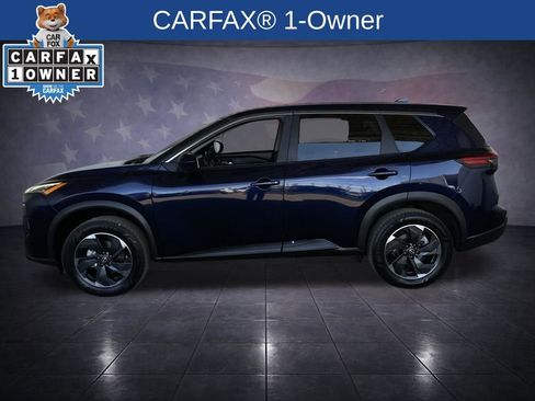 Used 2024 Nissan Rogue SV image 2