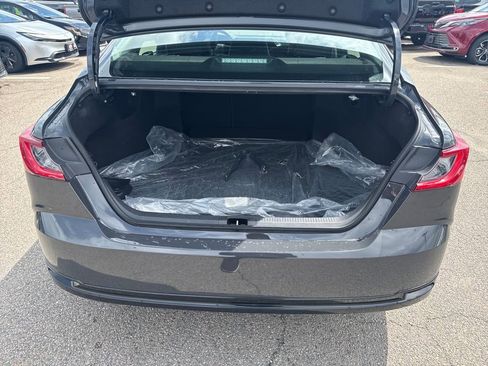 Used 2025 Toyota Camry XLE AWD/4WD image 35