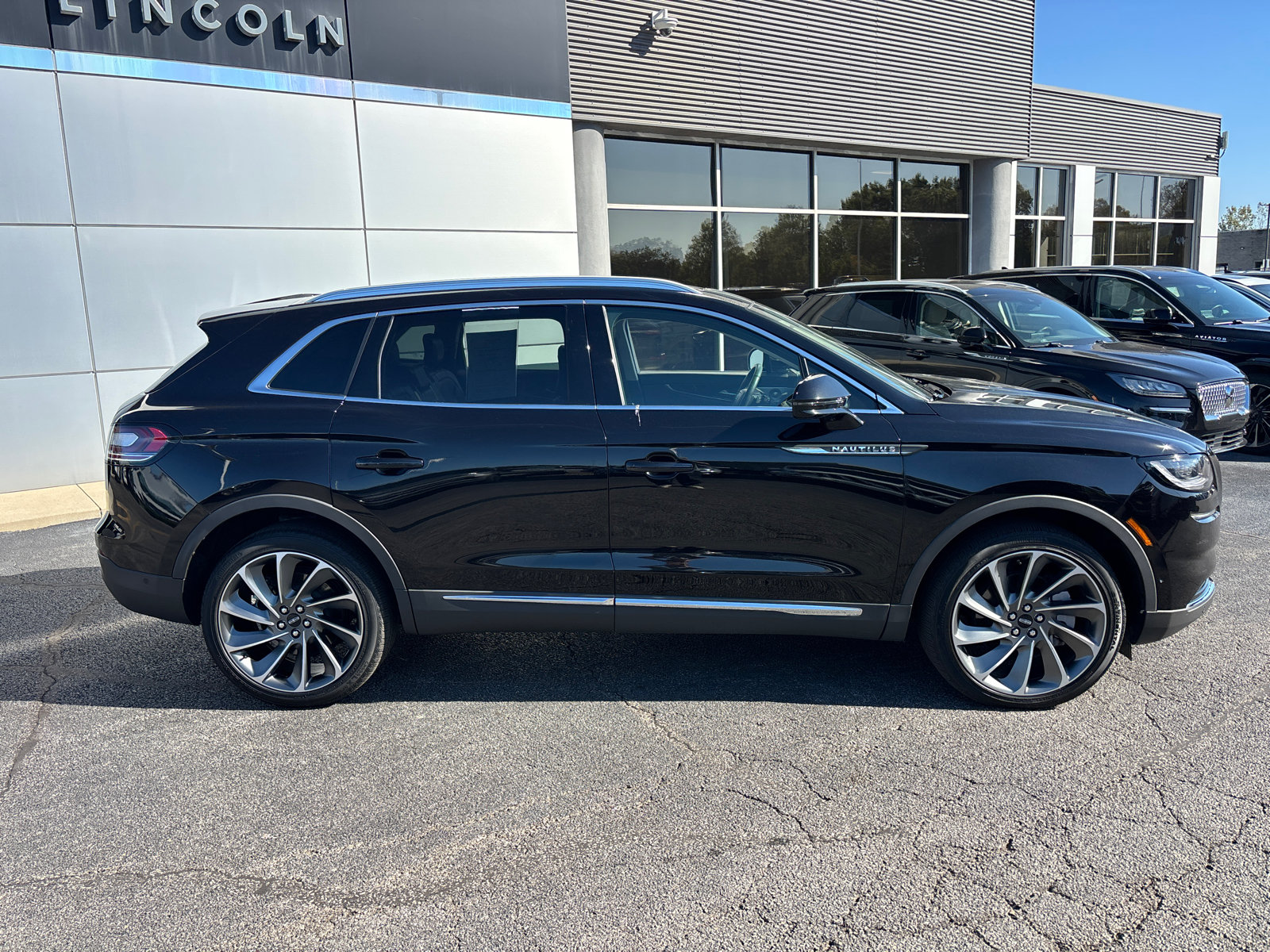 Certified 2023 Lincoln Nautilus Reserve w/ Equipment Group 202A AWD/4WD image 8