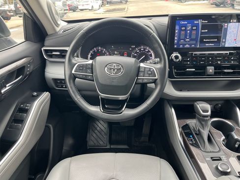 Certified 2022 Toyota Highlander Platinum image 15