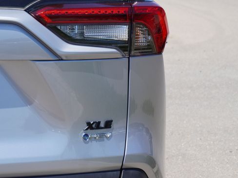 Used 2025 Toyota RAV4 XLE AWD/4WD image 11
