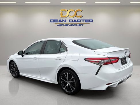 Used 2018 Toyota Camry SE w/ Convenience Package image 3