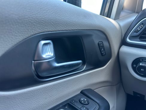 Used 2022 Chrysler Pacifica Touring-L image 17