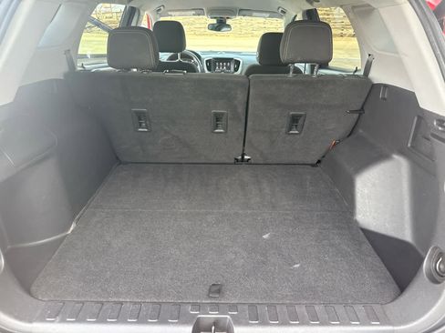 Used 2022 GMC Terrain SLE w/ Driver Convenience Package image 25