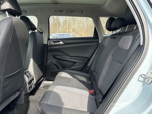 Certified 2025 Volkswagen Taos SE image 25