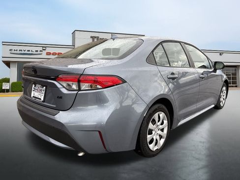 Used 2022 Toyota Corolla LE image 5
