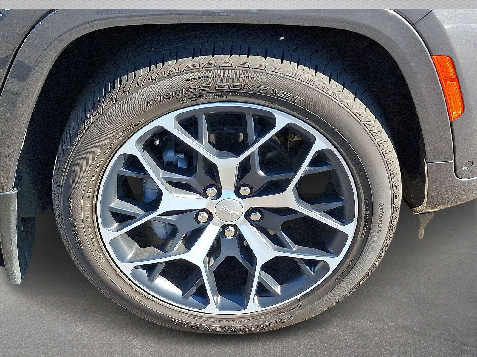 Used 2023 Jeep Grand Cherokee Summit AWD/4WD image 8