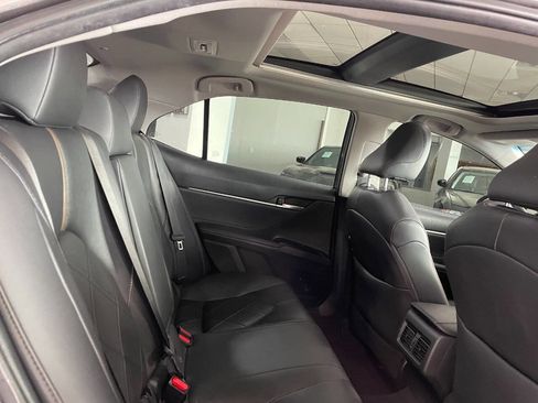 Used 2018 Toyota Camry XLE image 23