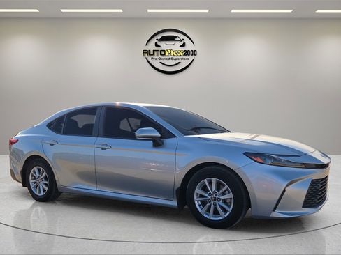 Used 2025 Toyota Camry XSE image 1