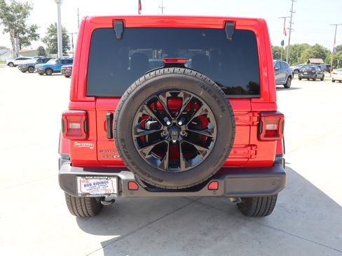 Used 2025 Jeep Wrangler Unlimited Sahara w/ Safety Group AWD/4WD image 6