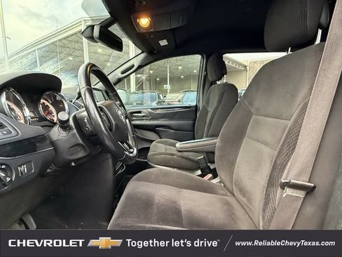 Used 2019 Dodge Grand Caravan SE FWD image 24