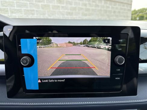 New 2025 Volkswagen Taos SEL image 21