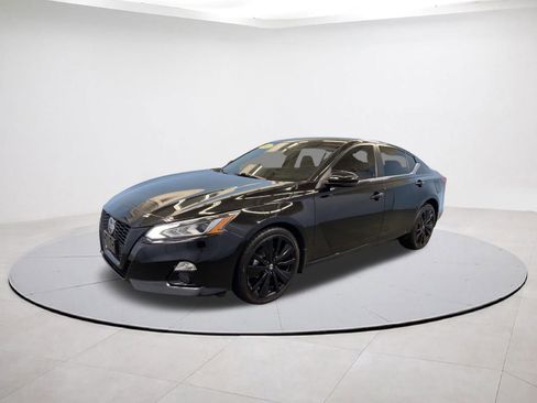 Used 2022 Nissan Altima 2.5 SR w/ Midnight Edition Package image 3