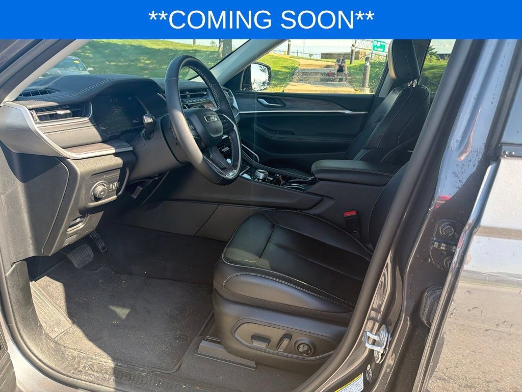 Used 2022 Jeep Grand Cherokee L Limited w/ Trailer Tow Group (B) AWD/4WD image 11