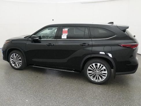 New 2026 Toyota Highlander Platinum image 39