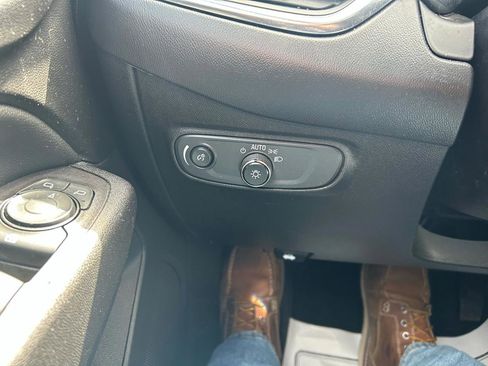 Used 2021 Chevrolet Equinox LT image 26