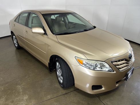Used 2011 Toyota Camry LE FWD image 7