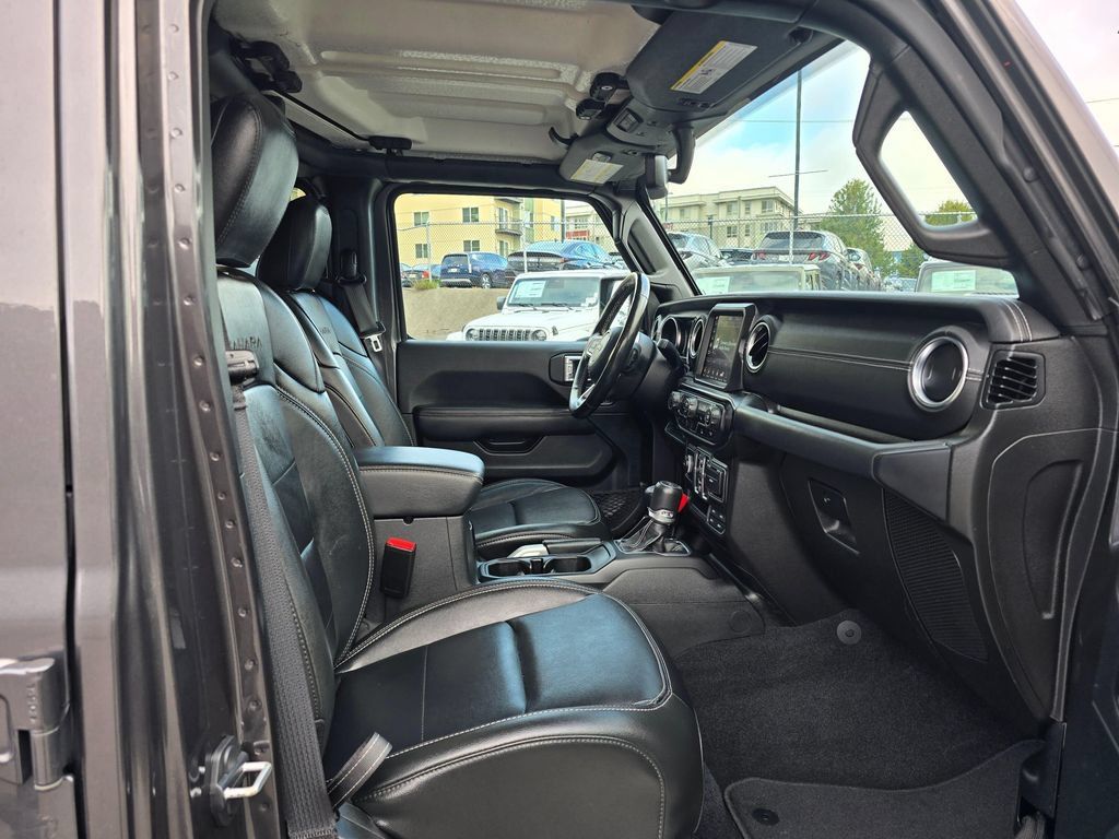 Used 2022 Jeep Wrangler Unlimited Sahara w/ Cold Weather Group AWD/4WD image 12