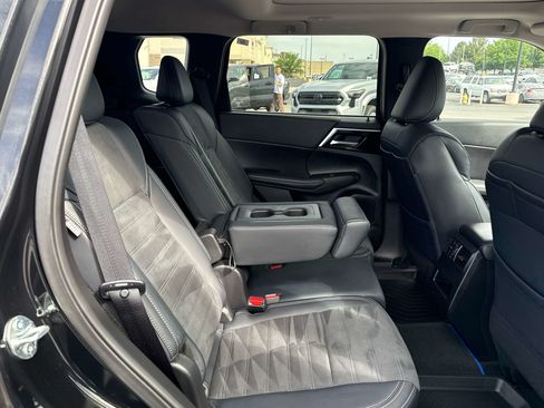 Used 2025 Mitsubishi Outlander SE AWD/4WD image 16