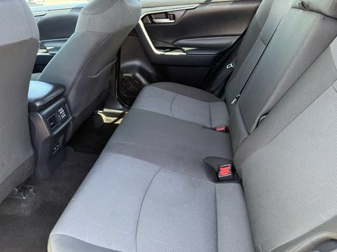 Used 2025 Toyota RAV4 XLE FWD image 27