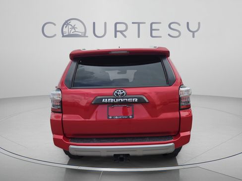 Certified 2024 Toyota 4Runner TRD Off-Road AWD/4WD image 4