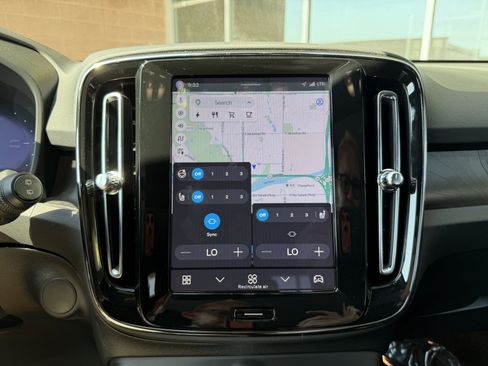 Used 2024 Volvo XC40 Recharge Plus w/ Protection Package Premier RWD image 22