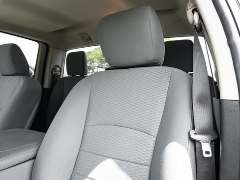Used 2018 RAM 1500 Express AWD/4WD image 16