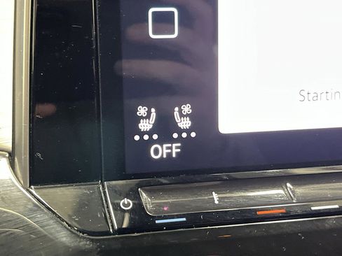 Certified 2025 Volkswagen Atlas Cross Sport SE image 7