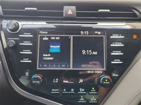 Used 2020 Toyota Camry SE w/ Sunroof Package FWD image 5