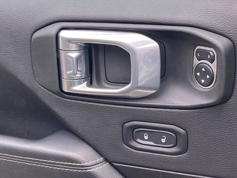 Used 2021 Jeep Wrangler Unlimited Sahara w/ Cold Weather Group image 19