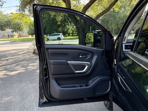Used 2021 Nissan Titan SV w/ SV Convenience Package AWD/4WD image 2