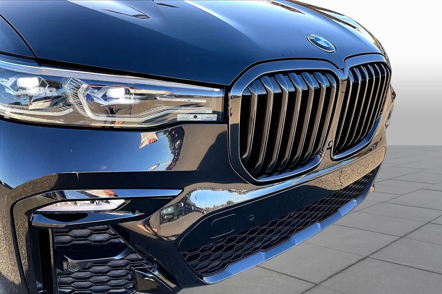 Used 2022 BMW X7 xDrive40i w/ M Sport Package AWD/4WD image 29