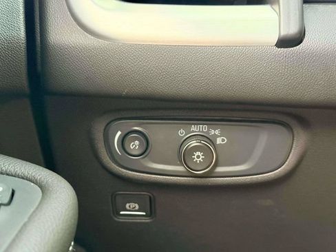 Used 2024 GMC Terrain SLE FWD image 20