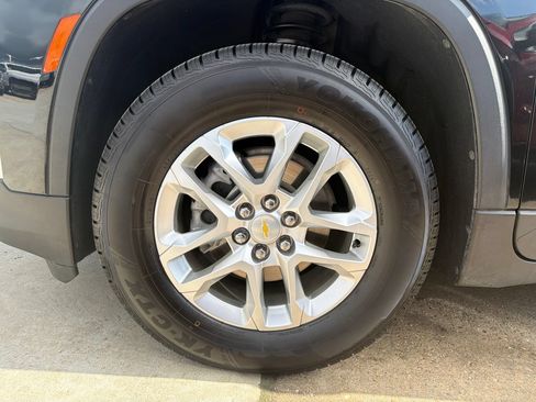 Used 2022 Chevrolet Traverse LS FWD image 7