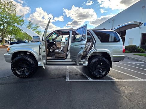 Used 2002 Toyota 4Runner SR5 AWD/4WD image 23