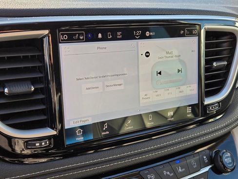 Used 2023 Chrysler Pacifica Touring-L image 21