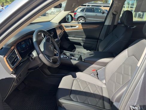 Certified 2025 Volkswagen Atlas SE image 12