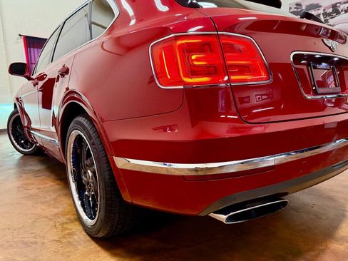 Used 2017 Bentley Bentayga AWD/4WD image 83
