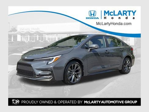 Used 2025 Toyota Corolla SE FWD image 1
