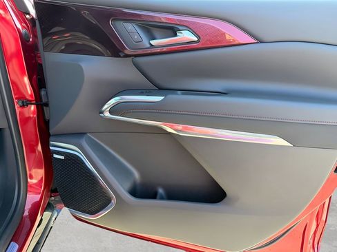 Used 2025 Chevrolet Traverse RS w/ LPO, Floor Liner Package image 40