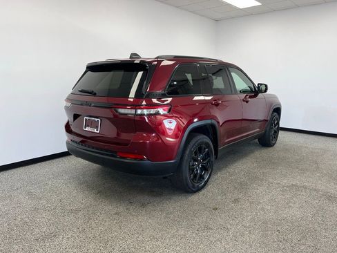 Used 2024 Jeep Grand Cherokee Altitude image 19