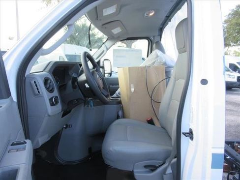 New 2024 Ford E-450 and Econoline 450 Super Duty w/ Power Windows & Locks Group image 13