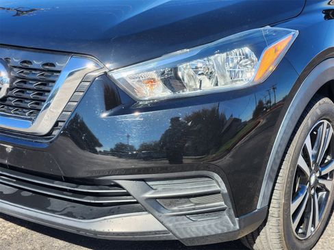 Used 2019 Nissan Kicks SV image 8