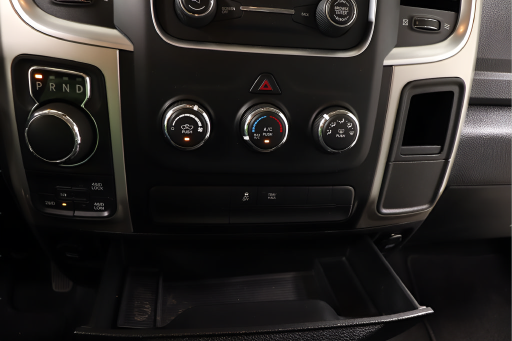 Used 2018 RAM 1500 Classic SLT AWD/4WD image 10