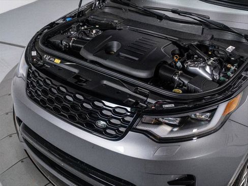New 2025 Land Rover Discovery Dynamic SE image 29
