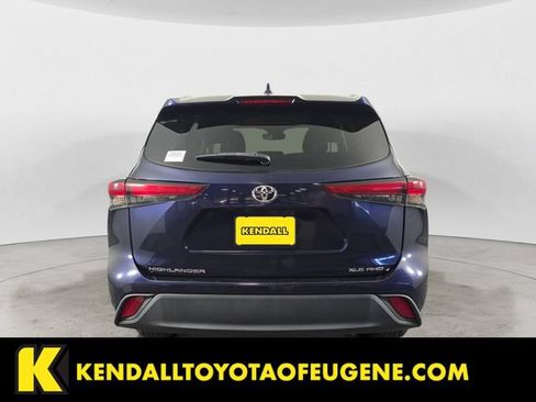 Used 2022 Toyota Highlander XLE AWD/4WD image 6